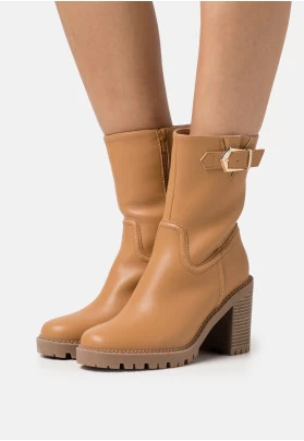 Botines con plataforma - cognac