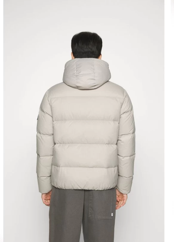 2_ESSENTIALS JACKET - Chaqueta de plumas