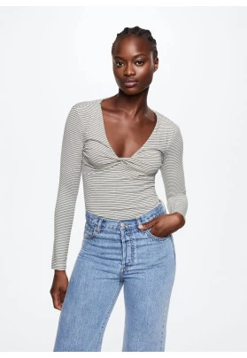 Camiseta detalle nudo