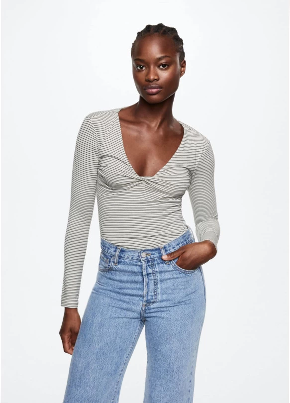 main_image_Camiseta detalle nudo