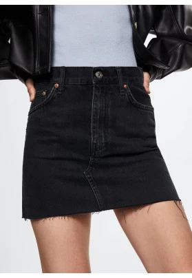 Minifalda vaquera bajo deshilachado