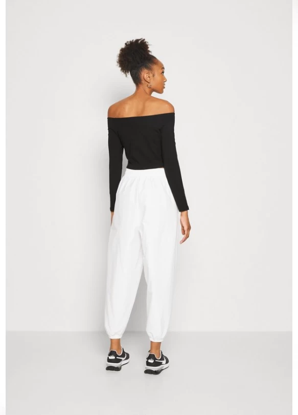 1_ Pantalones deportivos TREND