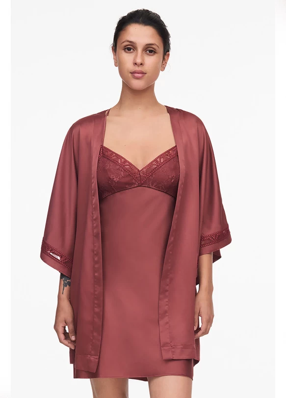 main_image_Kimono de satén Olivia con encaje y tul bordado