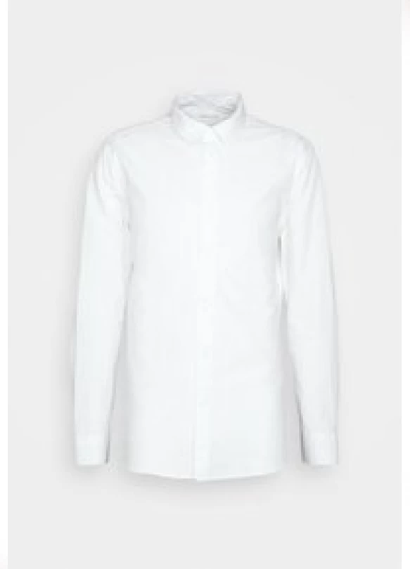 1_Oferta de Liquidación: Elegante Camisa Blanca