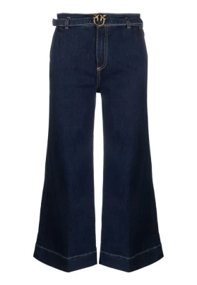 Vaqueros acampanados con cinturón