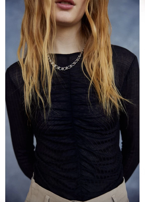 main_image_Top fruncido